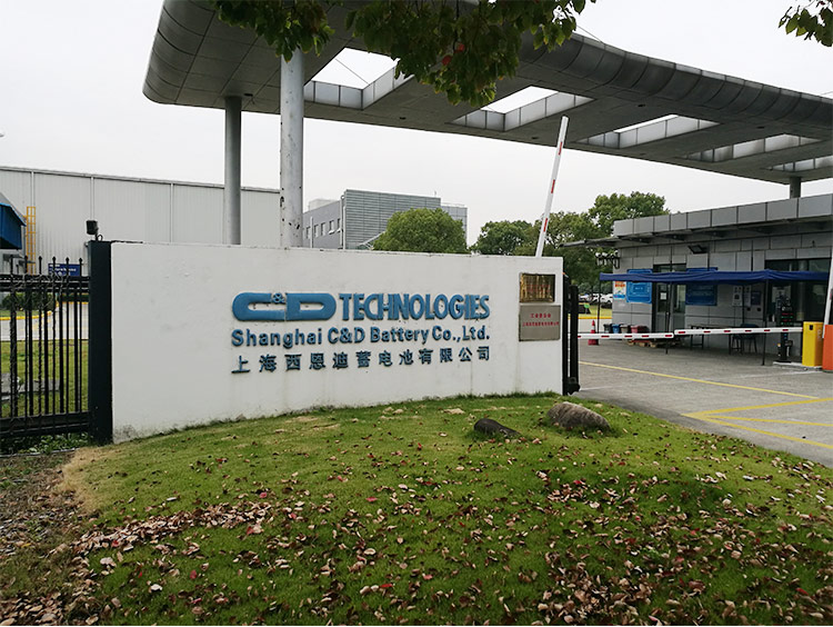 蓄電池廠控制金屬灰塵，可選用水幕型風(fēng)淋室